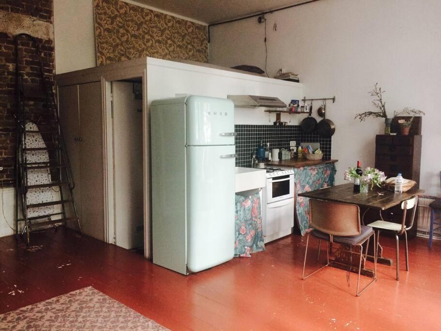 Warm And Cosy Loft In Paris With A Private Outdoor Lägenhet Exteriör bild